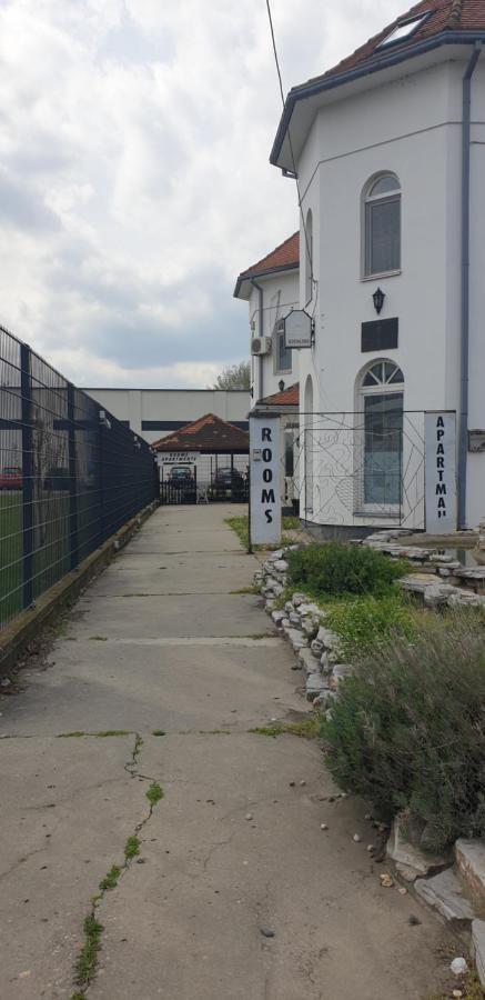 Apartmani Diksi Zrenjanin Exterior foto